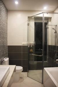 Phòng tắm nhà phố Thủ Đức Nhà phố KĐT Vạn Phúc đầy đủ nội thất cao cấp, khu dân cư tri thức.