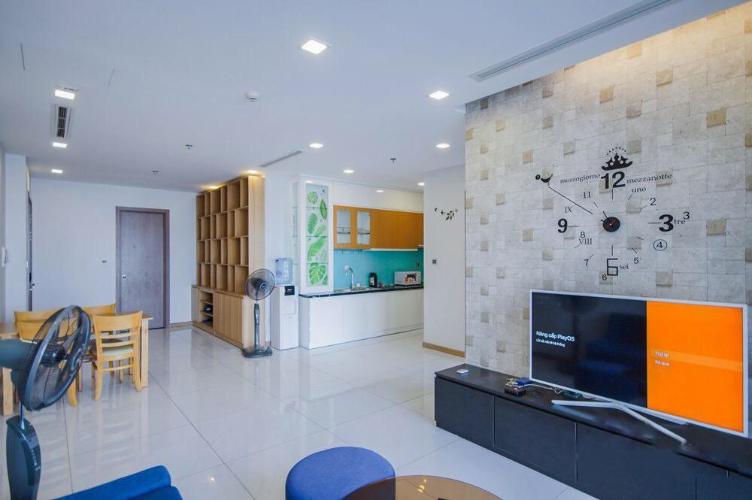Phòng khách căn hộ Vinhomes Central Park Bán căn hộ 2 phòng ngủ Vinhomes Central Park, đầy đủ nội thất, view thành phố thoáng mát, sổ hồng đầy đủ.