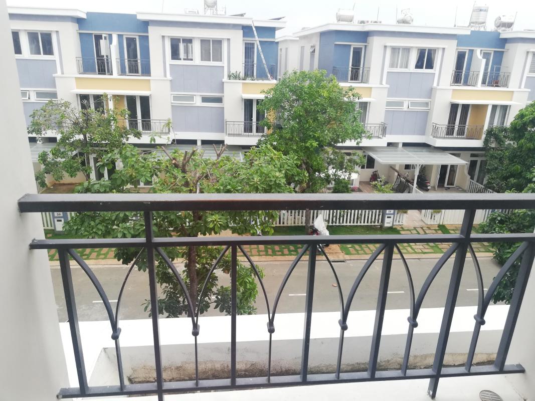 13.5 Bán nhà KDC Rosita Garden, Quận 9, kết cấu 3 tầng, hướng Đông Bắc