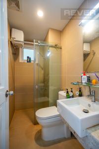 Toilet căn hộ FLORITA Bán căn hộ 2 phòng ngủ Florita Quận 7, đầy đủ nội thất, hướng ban công Đông Nam, view nội khu