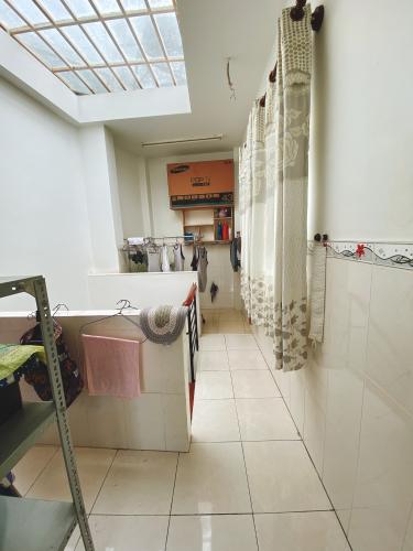 Lô gia nhà phố Vĩnh Viễn, Quận 10 Nhà phố trung tâm quận 10, hướng Tây, đầy đủ nội thất.