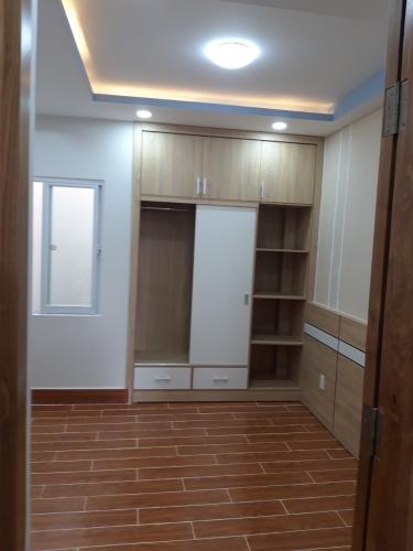 Phòng ngủ nhà Tân Phú Nhà phố hướng Tây Bắc diện tích sử dụng 185m2, nội thất cơ bản.