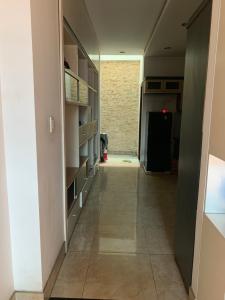 Bên trong nhà phố Quận 9 Bán nhà đường Võ Văn Hát, Quận 9, sổ hồng, hướng Tây Nam, cách THPT Long Trường 400m