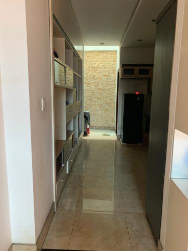 Bên trong nhà phố Quận 9 Bán nhà đường Võ Văn Hát, Quận 9, sổ hồng, hướng Tây Nam, cách THPT Long Trường 400m