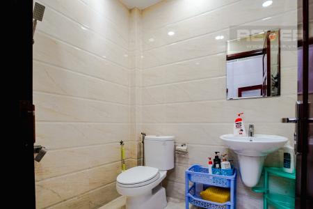Phòng Tắm Tầng Trệt Bán nhà phố KDC ven sông Sadeco Q.7, 4 tầng, 5PN, đầy đủ nội thất, có hầm để xe