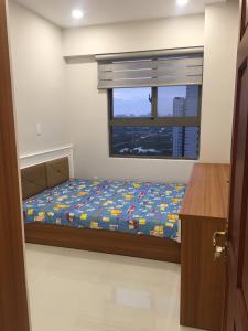 Phòng ngủ căn hộ Saigon South Residence Bán căn hộ Saigon South Residence nội thất đầy đủ, ban công hướng Bắc.