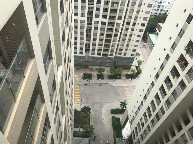 View ban công căn hộ The Gold View Căn hộ The Gold View 2 phòng ngủ view tầng cao nhìn ra hồ bơi.