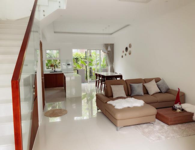 Phòng khách nhà phố Palm Residence, Quận 2 Nhà phố Palm Residence hướng Nam, khu dân cư an ninh, tri thức cao. 