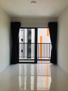 phòng khách Căn hộ Safira Khang Điền Căn hộ Safira Khang Điền 2 phòng ngủ view nội khu mát mẻ