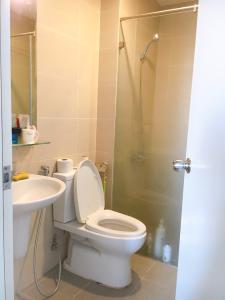 Phòng tắm căn hộ Opal Riverside, Thủ Đức Căn hộ chung cư Opal Riverside ban công hướng Tây Bắc, đầy đủ nội thất.