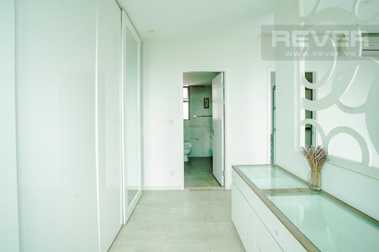 Phòng Thay Đồ Cho thuê căn hộ Riviera Point 2PN, tầng cao, đầy đủ nội thất, view sông thoáng mát