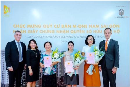 Masterise Homes chính thức bàn giao sổ hồng cho cư dân dự án M-One Nam Sài Gòn