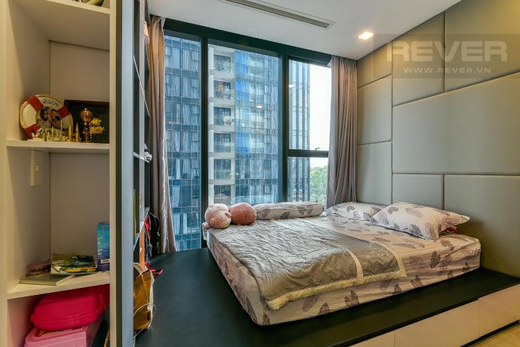 Phòng ngủ căn hộ Vinhomes Golden River Bán hoặc cho thuê Vinhomes Golden River 2PN, tháp The Aqua 1, đầy đủ nội thất, view sông và nội khu