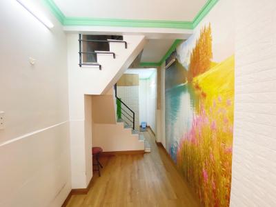 Bán nhà hẻm Quận 7 hướng Tây, sổ hồng chính chủ, giao nhà ngay.