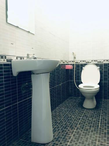 Bên trong nhà phố Tân Hòa Đông, Bình Tân Nhà phố hướng Nam hẻm xe hơi 6m, diện tích sử dụng 178.3m2.