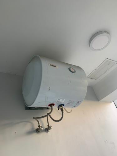 máy nước nóng Bán căn hộ Sunrise Riverside tầng thấp, đầy đủ nội thất hiện đại.