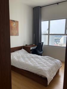 Phòng ngủ Sunrise City, Quận 7 Căn hộ Sunrise City tầng cao, ban công hướng nội khu thoáng mát.