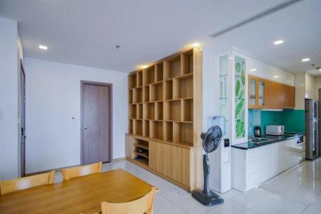 Phòng khách căn hộ Vinhomes Central Park Bán căn hộ 2 phòng ngủ Vinhomes Central Park, đầy đủ nội thất, view thành phố thoáng mát, sổ hồng đầy đủ.