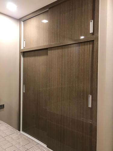 Phòng ngủ căn hộ Vinhomes Golden River Cho thuê căn hộ Vinhomes Golden River 1PN, diện tích 46m2, đầy đủ nội thất, hướng ban công Tây Nam