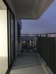 Ban công căn hộ THE LOFT RIVIERA POINT Bán căn hộ The Loft Riviera Point tầng cao, đầy đủ nội thất, diện tích 125m2.