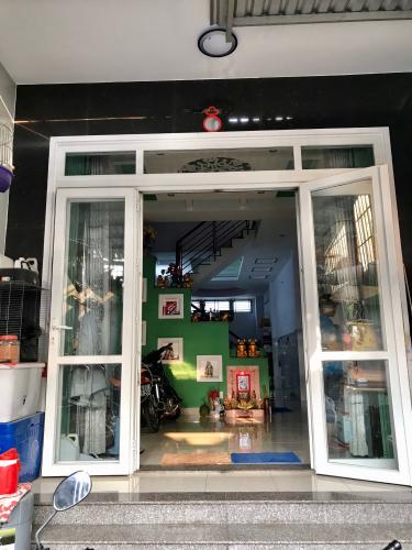 Mặt trước nhà phố Quận 7 Bán nhà 3 tầng phường Phú Mỹ, Quận 7, cách cầu Phú Xuân 500m