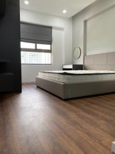 Phòng ngủ căn hộ Saigon South Residence Cho thuê căn hộ tầng cao Saigon South Residence đầy đủ nội thất.