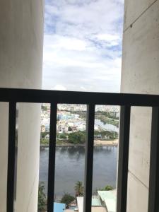 Ban công Green River, Quận 8 Căn hộ Green River hướng Đông Nam, view sông và thành phố.