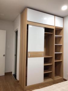 Phòng ngủ căn hộ Dragon Hill 2, Nhà Bè Căn hộ Dragon Hill 2 nội thất đầy đủ, view thành phố sầm uất.