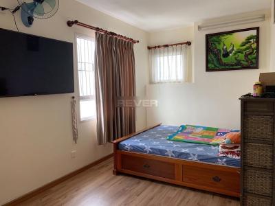 Phòng ngủ căn hộ Đất Phương Nam, Bình Thạnh Căn hộ chung cư Đất Phương Nam sàn lót gỗ sang trọng, view thành phố.