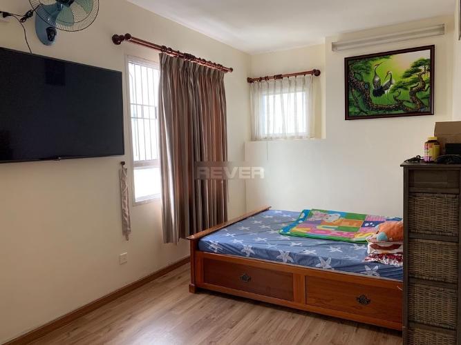 Phòng ngủ căn hộ Đất Phương Nam, Bình Thạnh Căn hộ chung cư Đất Phương Nam sàn lót gỗ sang trọng, view thành phố.