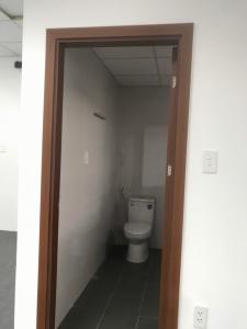 Toilet nhà phố Quận 9 Cho thuê nhà phố Melosa Garden, Quận 9, DT 188m2, không nội thất, kết cấu 3 tầng