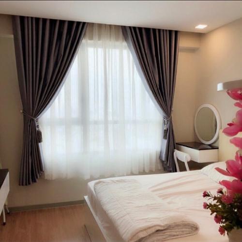 Phòng ngủ căn hộ The Gold View Căn hộ tầng cao The Gold View 2 phòng ngủ, ban công hướng Tây Bắc.