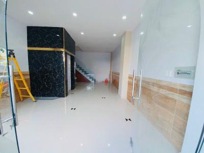 Bên trong nhà phố Bạch Đằng, Tân Bình Nhà phố mặt tiền 5m thuận tiện kinh doanh, gần sân bay.