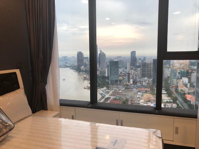 Phòng ngủ căn hộ VINHOMES GOLDEN RIVER Bán căn hộ Vinhomes Golden River 2PN, diện tích 78m2, đầy đủ nội thất, view sông Sài Gòn và Bitexco