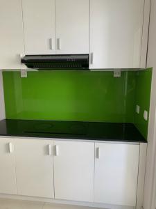 Phòng bếp Sunrise City, Quận 7 Căn hộ Sunrise City ban công hướng Đông Nam, đón view thoáng mát.