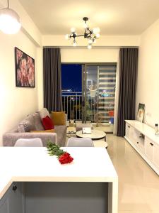 Phòng khách căn hộ THE SUN AVENUE Cho thuê căn hộ The Sun Avenue tầng thấp, block 5, diện tích 71.9m2 - 2 phòng ngủ, đầy đủ nội thất