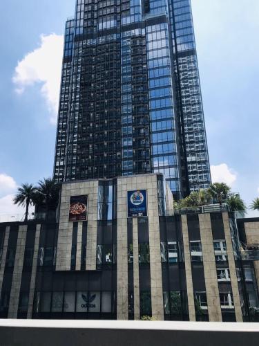 View landmark 81 Cho thuê căn hộ 3 phòng ngủ Vinhomes Central Park, diện tích 126.6m2, thiết kế hiện đại, dọn vào ở ngay.