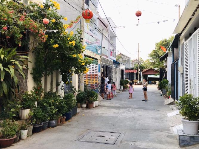 Đường vào Bán nhà phố đường Đ. Trường Lưu phường Long Trường quận 9, diện tích đất 51m2, sổ hồng đầy đủ