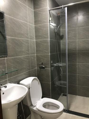 Phòng tắm Green River, Quận 8 Căn hộ Green River hướng Đông Nam, view sông và thành phố.