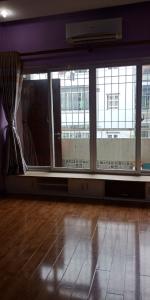 View căn hộ chung cư Quân Đội Căn hộ tầng thấp chung cư Quân Đội 3 phòng ngủ, nội thất cơ bản.