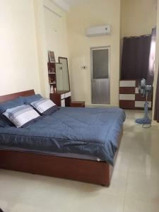 Phòng ngủ nhà phố đường Huỳnh Tấn Phát, Quận 7 Nhà phố hướng Nam diện tích đất 56m2, sổ hồng bàn giao ngay.