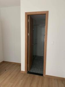 Phòng ngủ Bcons Suối Tiên Căn hộ Bcons Suối Tiên tầng trung, ban công hướng Tây Nam.