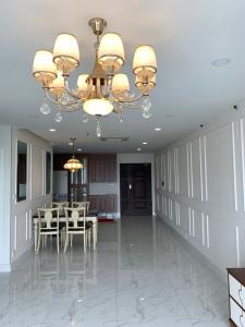 Phòng khách căn hộ SCENIC VALLEY Bán căn hộ Scenic Valley 2 phòng ngủ thuộc tầng thấp, diện tích 110.5m2, nội thất cơ bản