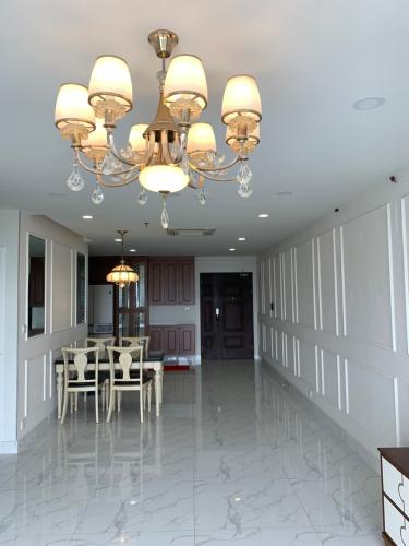 Phòng khách căn hộ SCENIC VALLEY Bán căn hộ Scenic Valley 2 phòng ngủ thuộc tầng thấp, diện tích 110.5m2, nội thất cơ bản