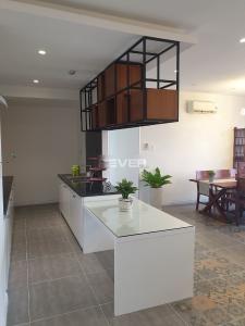 Phòng bếp căn hộ Happy Valley, Quận 7 Căn hộ Happy Valley hướng Nam, bàn giao đầy đủ nội thất sang trọng.