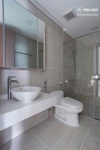 Toilet căn hộ VINHOMES CENTRAL PARK Cho thuê căn hộ Vinhomes Central Park 1PN, đầy đủ nội thất, ban công Đông Nam