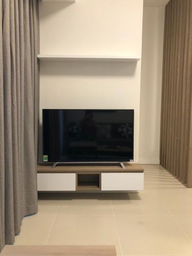 Phòng khách Gateway Thảo Điền Căn hộ Studio Gateway Thảo Điền nội thất đầy đủ, phong cách tối giản.