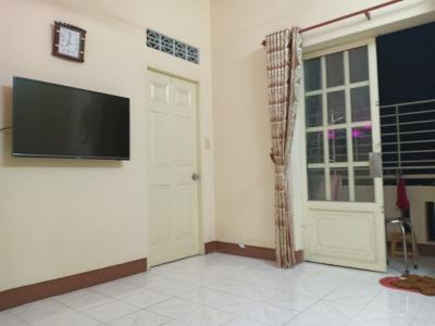 Phòng khách căn hộ PHÚ LỢI 1 Bán căn hộ 2 phòng ngủ Phú Lợi 1, diện tích 80m2, nội thất cơ bản, sổ hồng riêng chính chủ