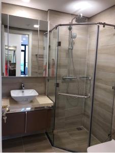 Phòng tắm căn hộ Vinhomes Golden River Cho thuê căn hộ 3 phòng ngủ Vinhomes Golden River, diện tích 101.4m2, thiết kế hiện đại, dọn vào ở ngay.