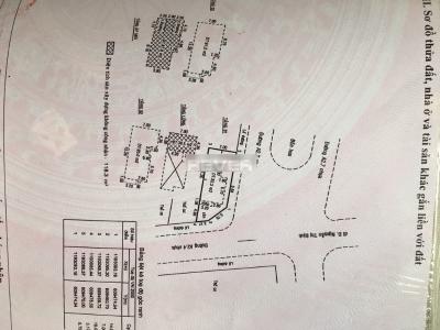 Thông tin nhà  Nhà phố hướng Đông 2 mặt hẻm xe hơi, diện tích sử dụng 376m2.